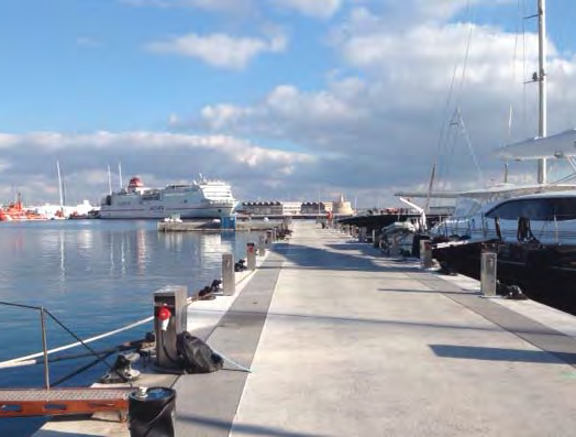 Pantalan del mediterraneo y edificio muelle viejo